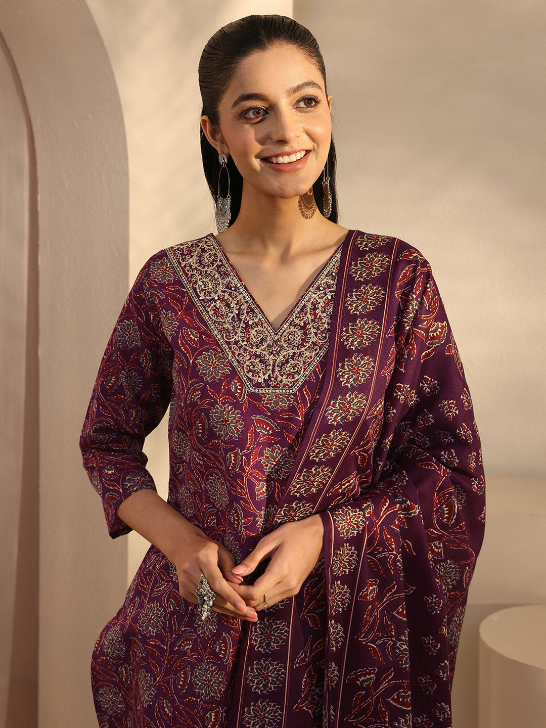 Women Floral Printed Regular Kurta with Trousers & With Dupatta