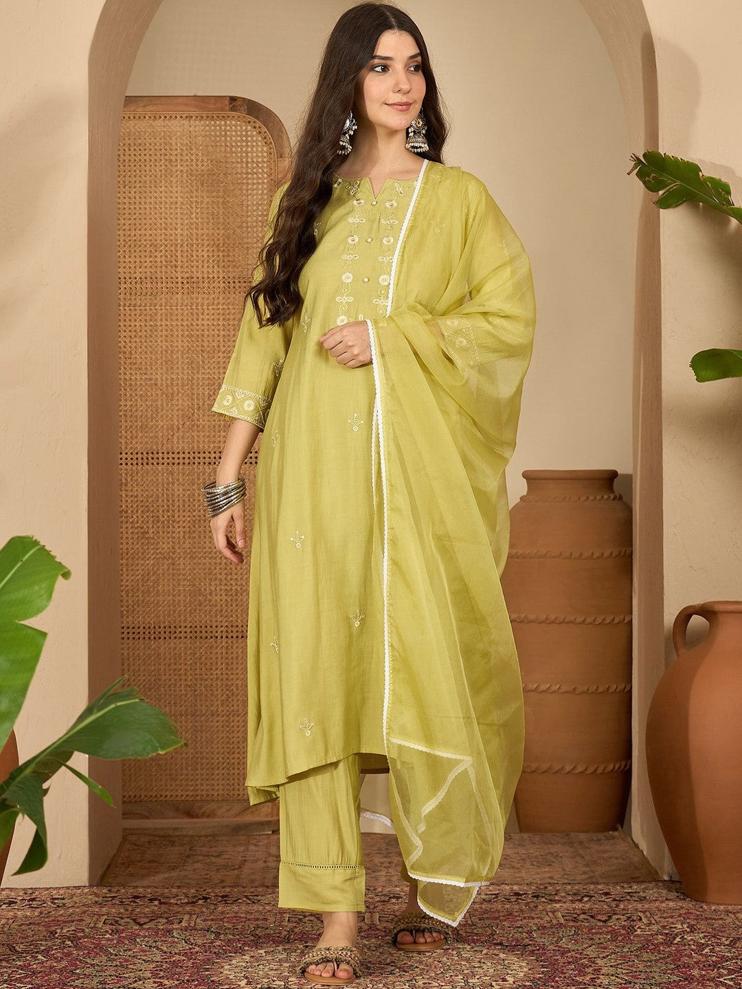 Dhiyona SN Women Embroidered Thread Work Kurta with Trousers & With Dupatta