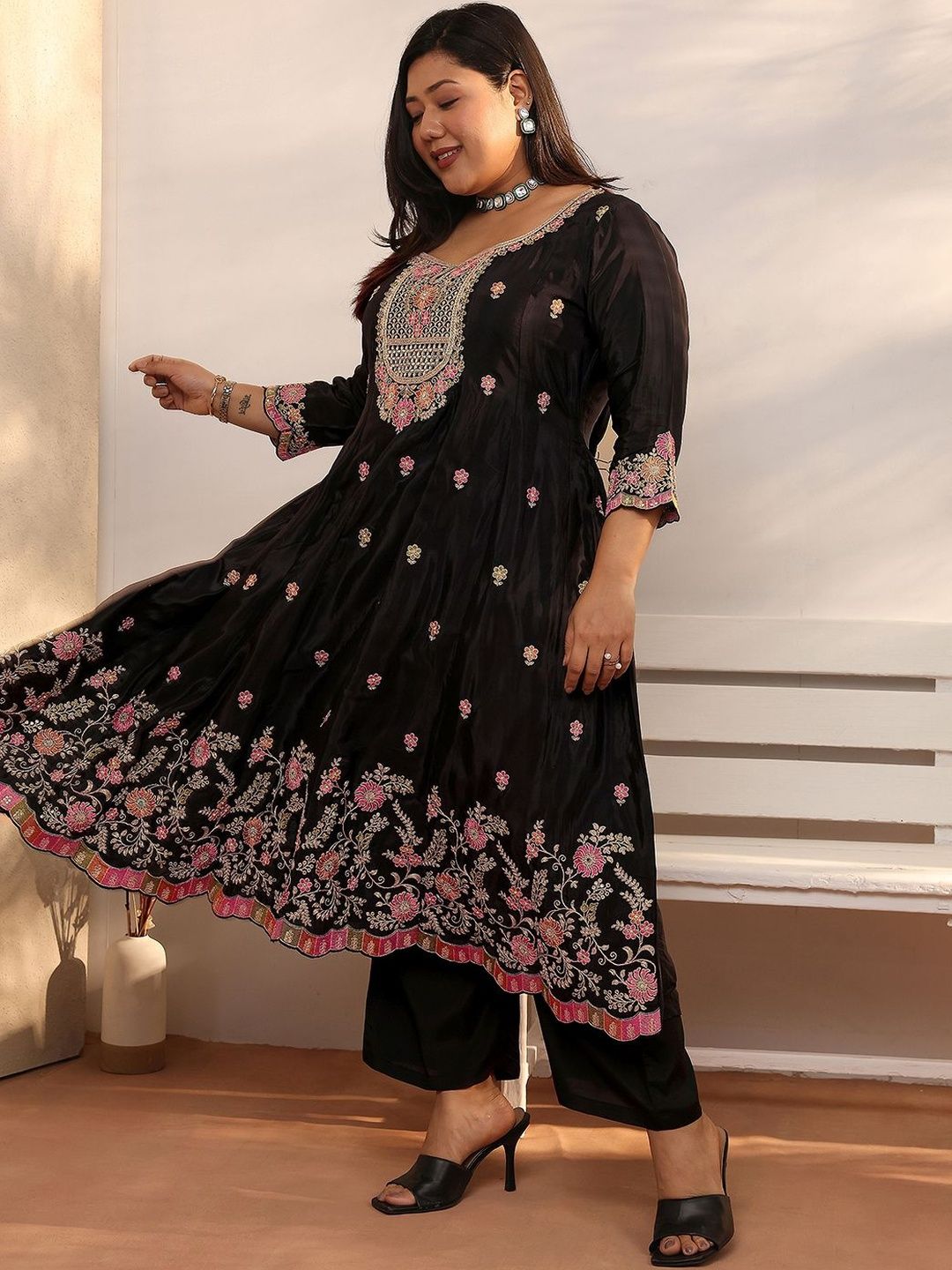 Dhiyona Women's Plus Size Floral Embroidered Kurta with Trousers & With dupatta