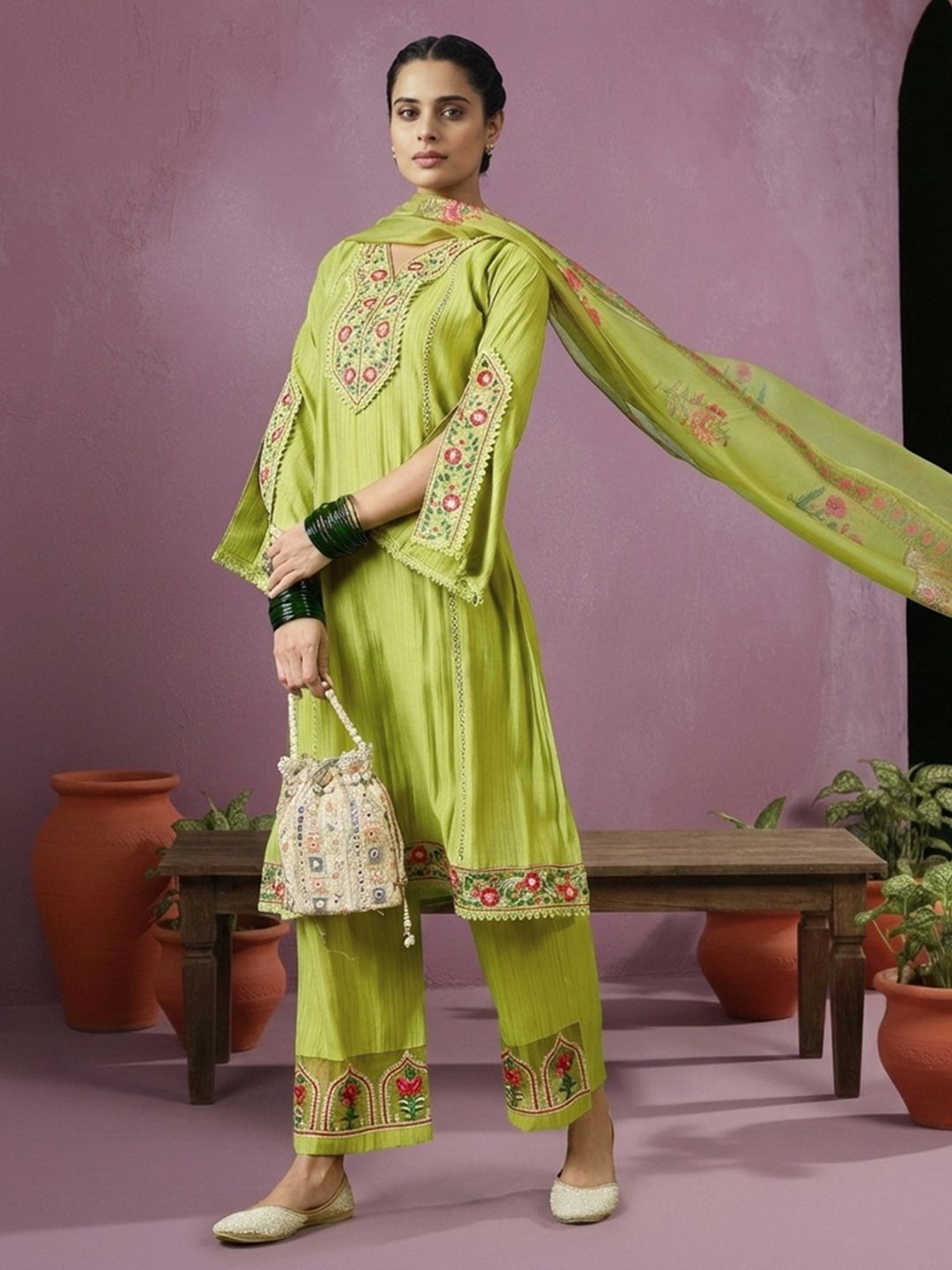 Dhiyona CH Women Floral Embroidered Regular Thread Work Kurta with Trousers & With Dupatta