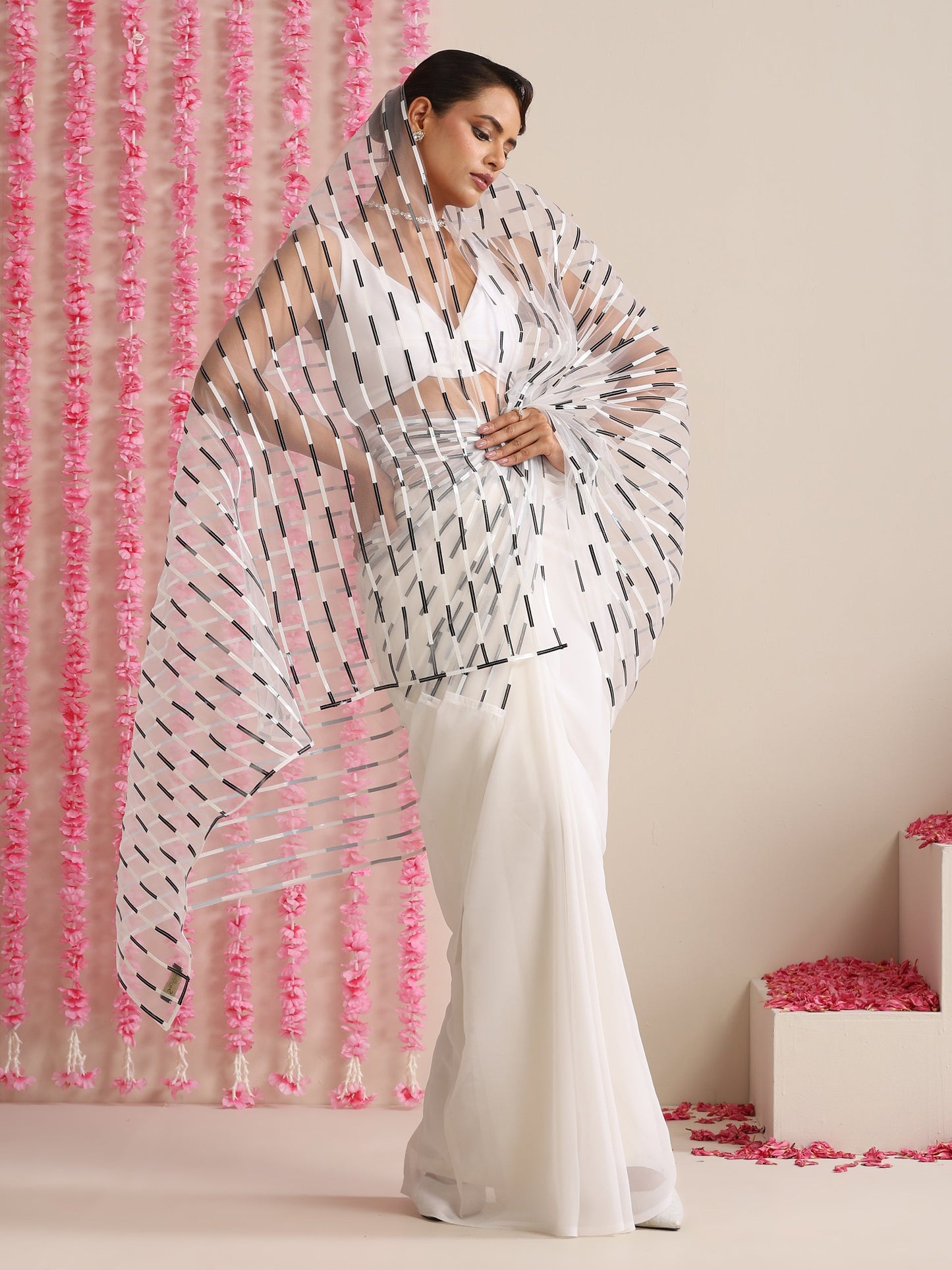 Dhiyona ST White and Dual Black White Impression Georgette Saree with Blouse Fabric