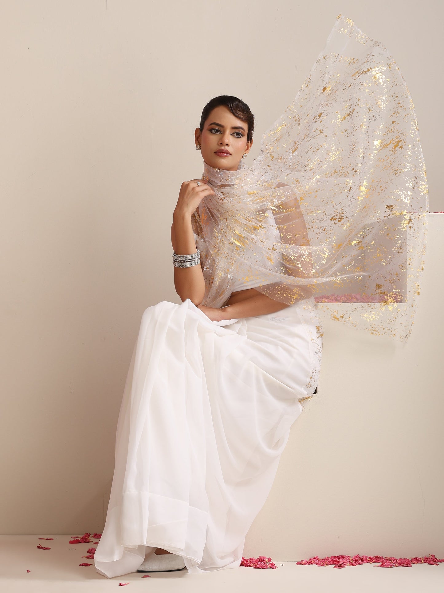 Dhiyona ST ??? White Georgette Saree with Gold Print and Blouse Fabric