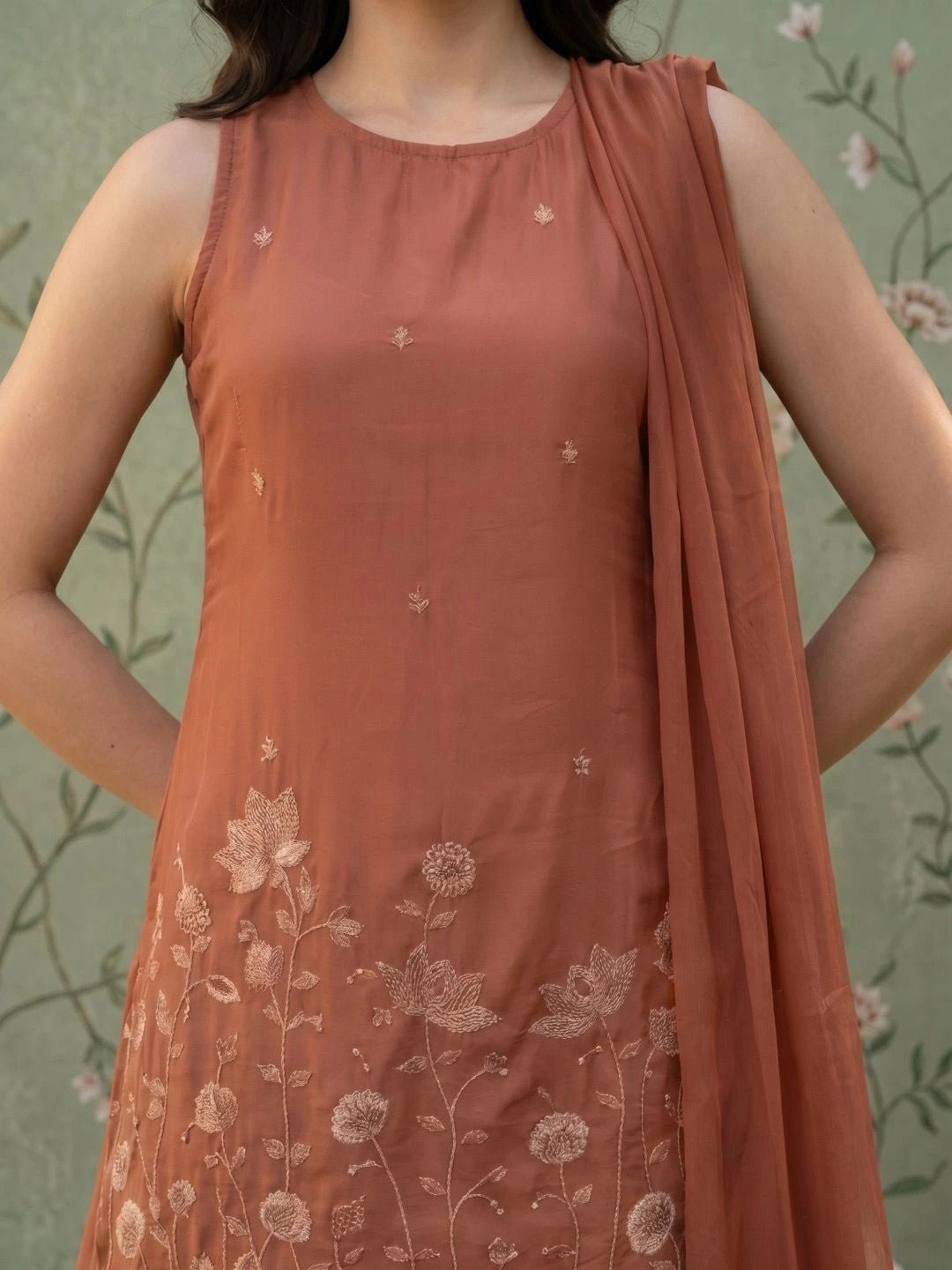 Women Floral Embroidered Regular Thread Work Kurta with Sharara & With Dupatta