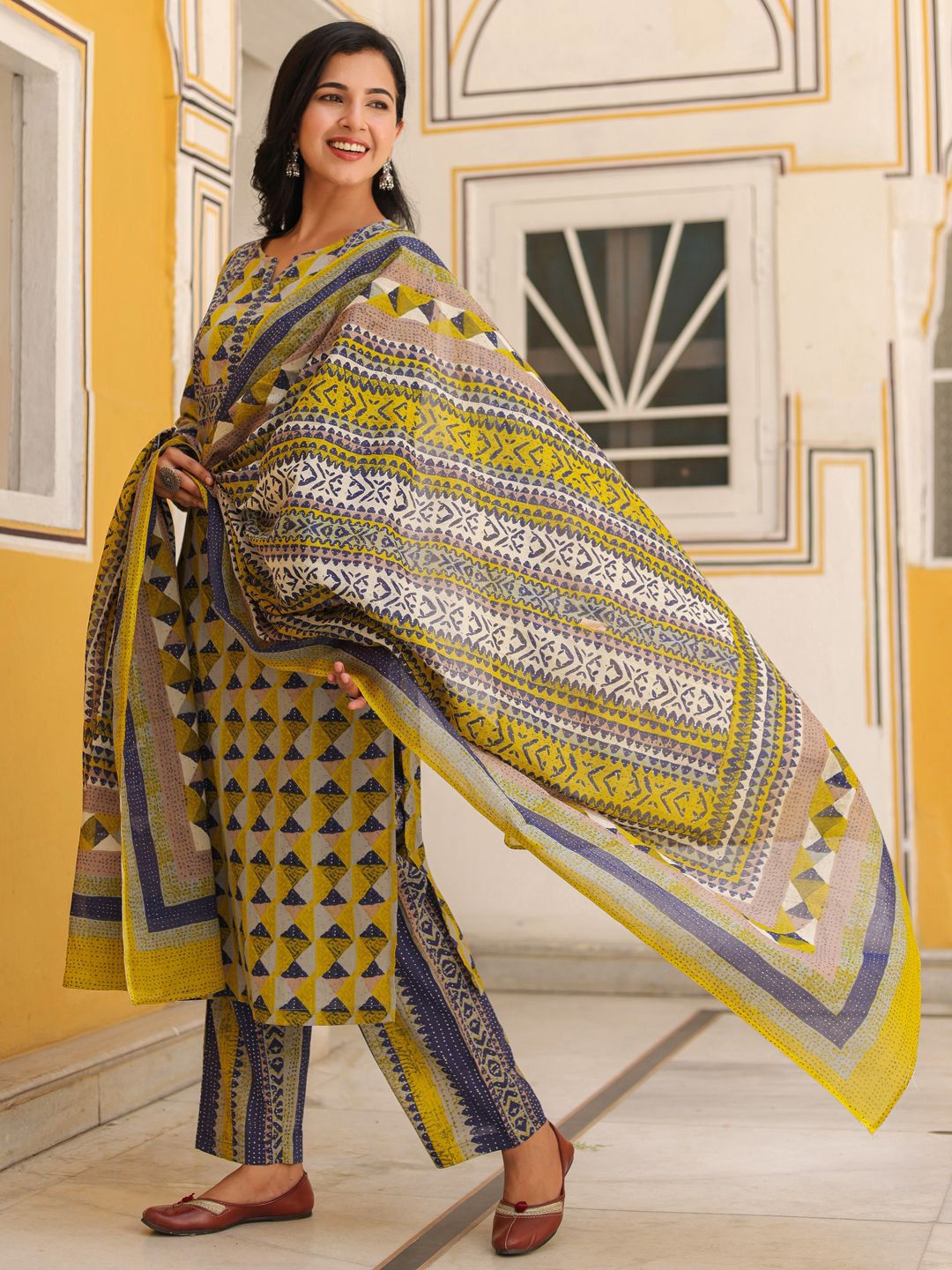 Dhiyona RR Women's Geometric Printed Pure Cotton Straight Kurta With Trousers & Dupatta
