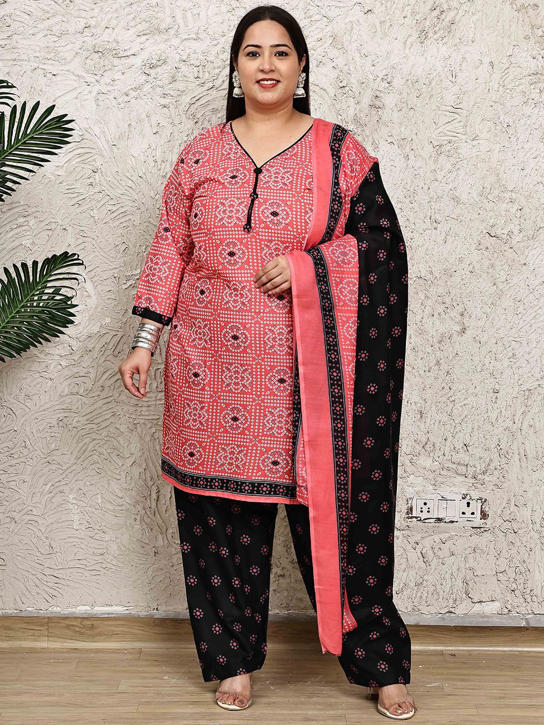 Dhiyona KL Women Plus Size Floral Printed Kurta with Salwar & Dupatta