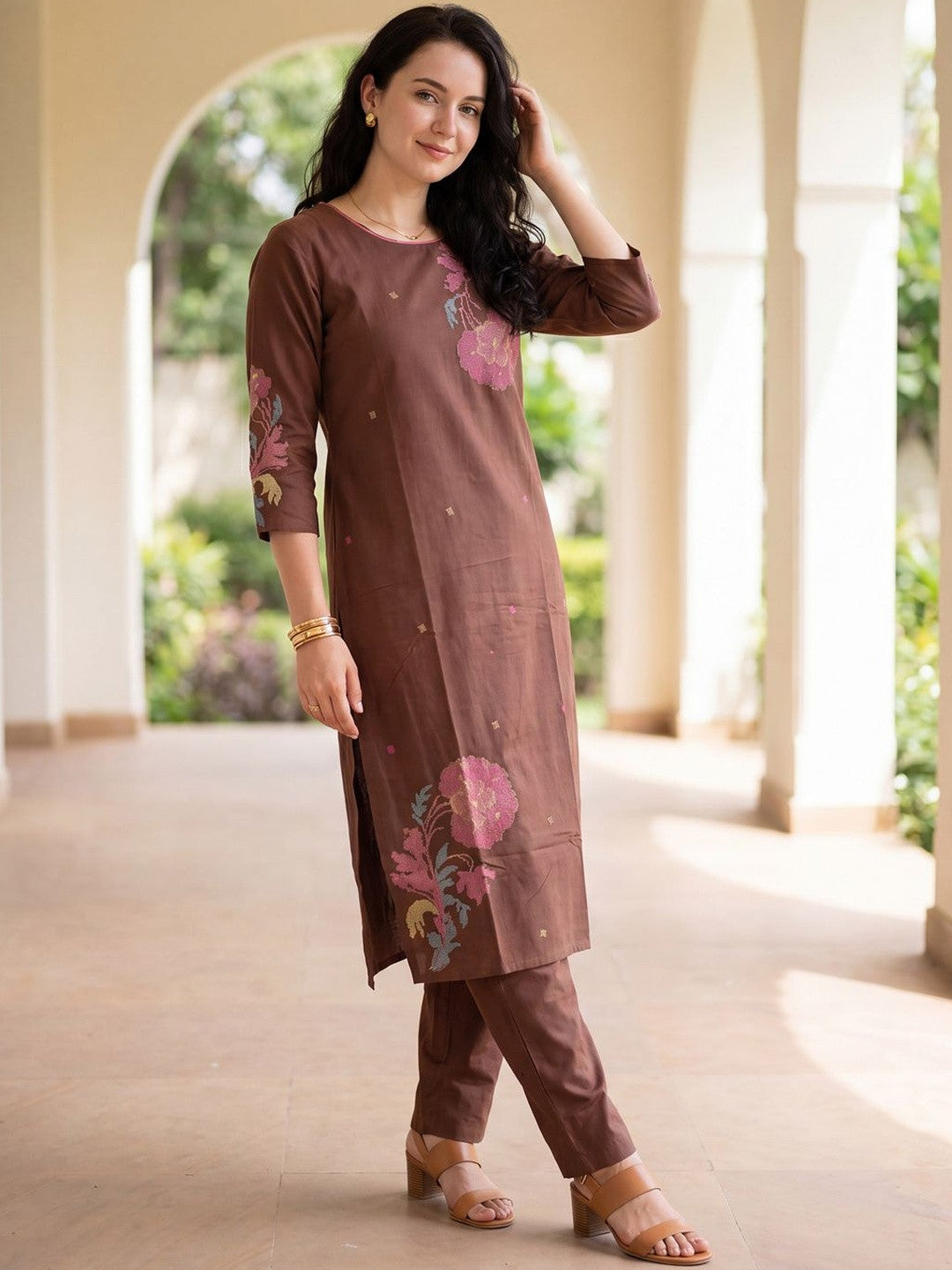 Women Floral Embroidered Regular Thread Work Kurta with Trousers