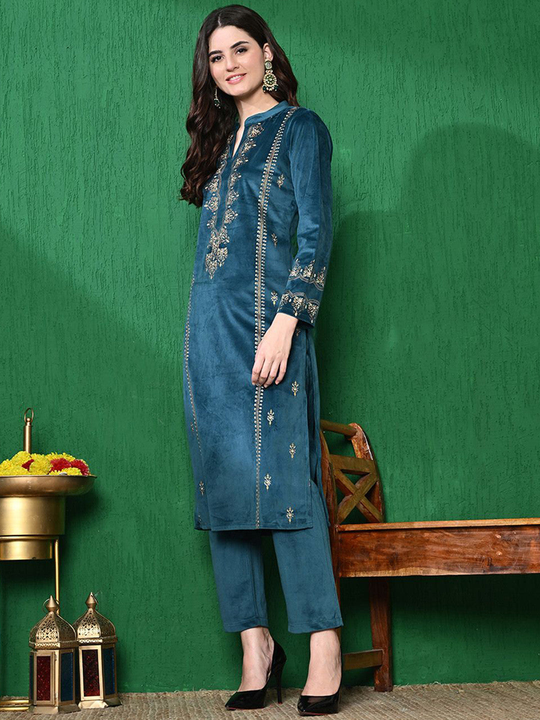 Ethnic Motifs Winter Velvet Straight Kurta & Trouser