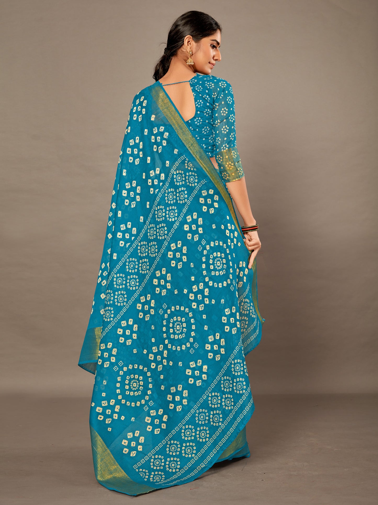 Women's Cotton Blend Blue Printed Celebrity Saree With Blouse Piece