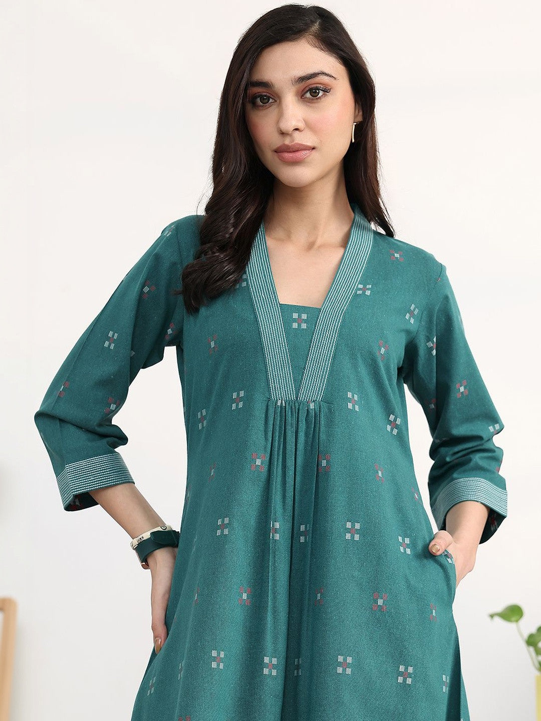 Women Ethnic Motifs Pleated Kurta with Trousers