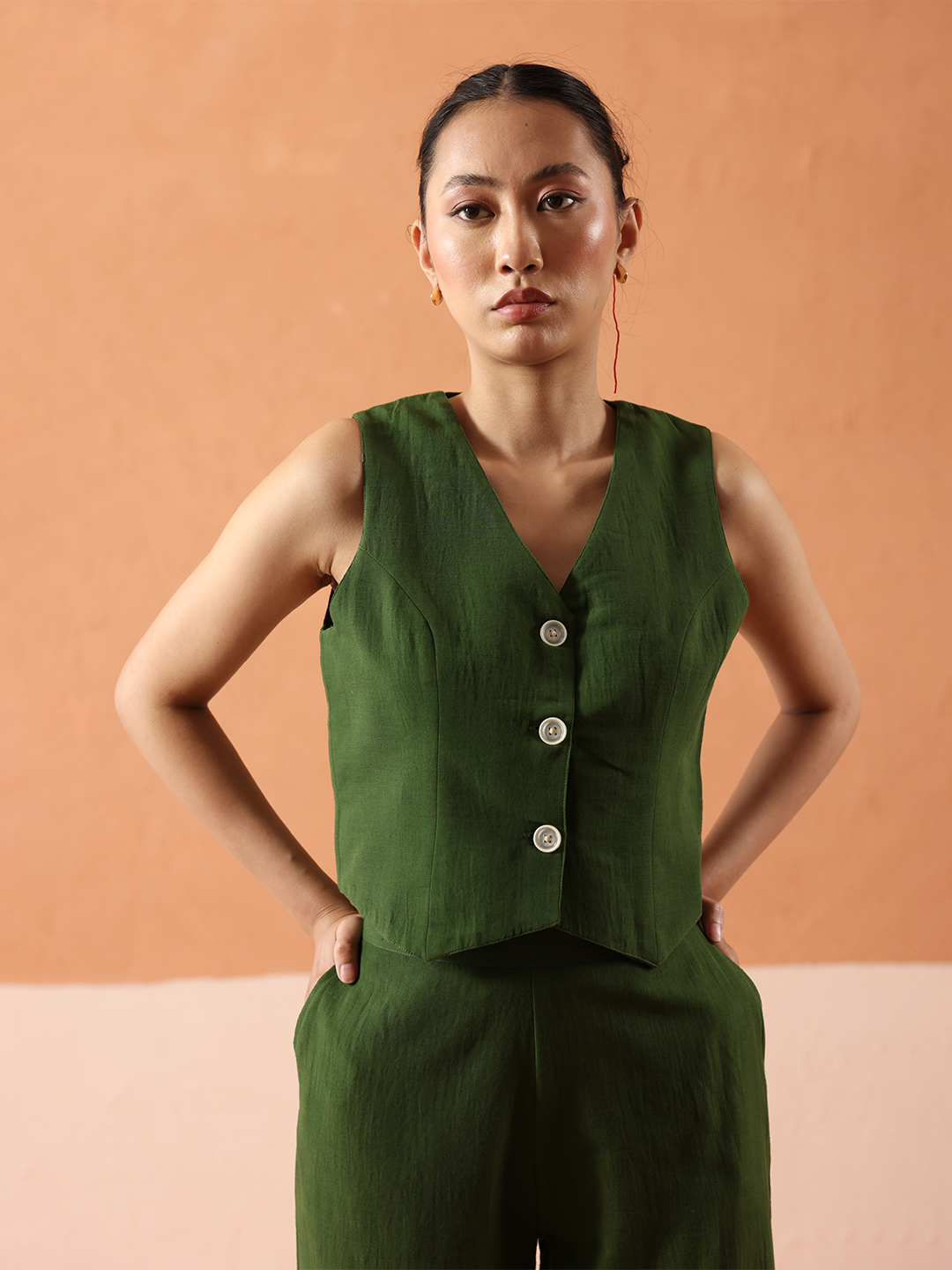 Dhiyona FL Women’s Green Solid Linen Sleeveless Shirt Top