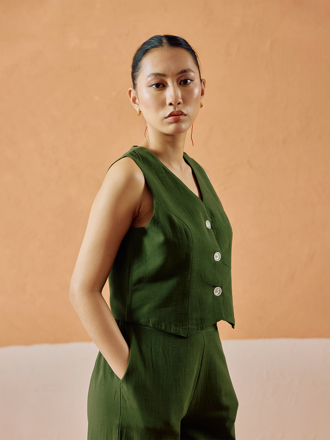 Dhiyona FL Women’s Green Solid Linen Sleeveless Shirt Top