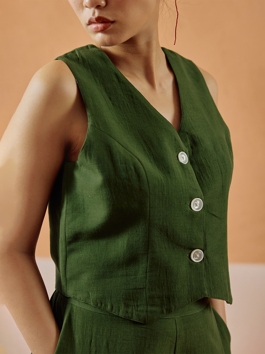 Dhiyona FL Women’s Green Solid Linen Sleeveless Shirt Top