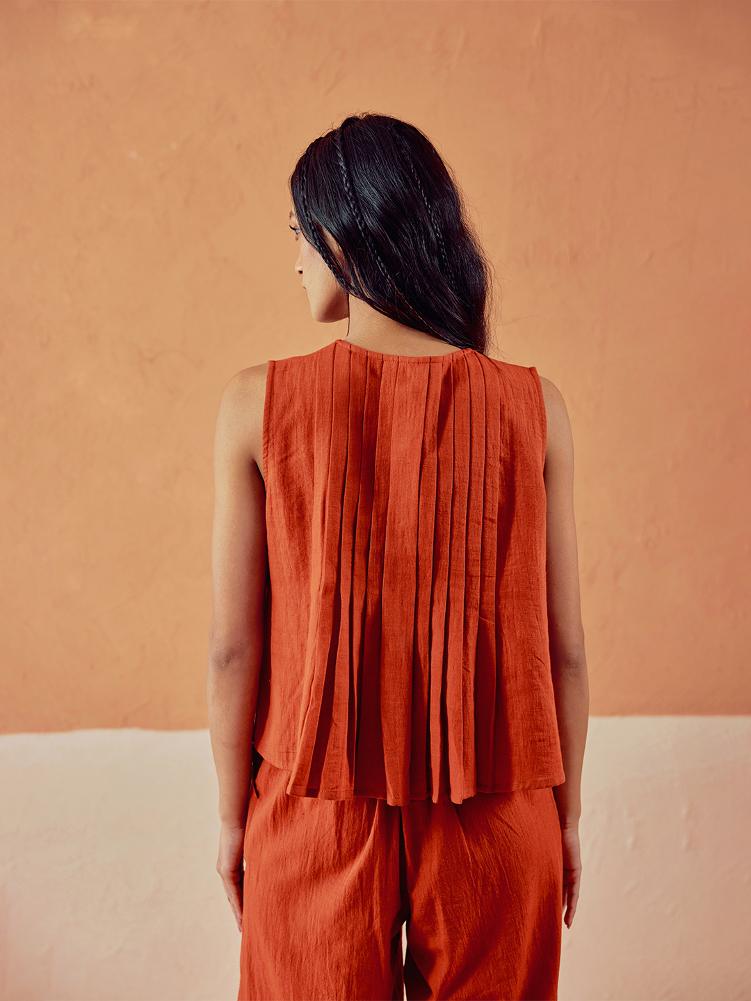 Dhiyona FL Women’s Rust Solid Linen Pleated Sleeveless Top