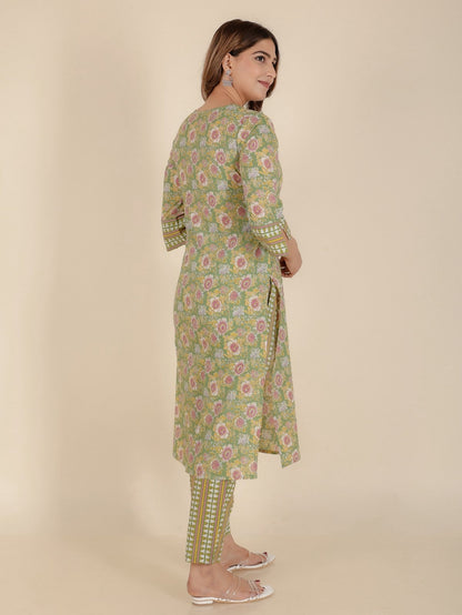 Women's Cotton Green Straight Kurta