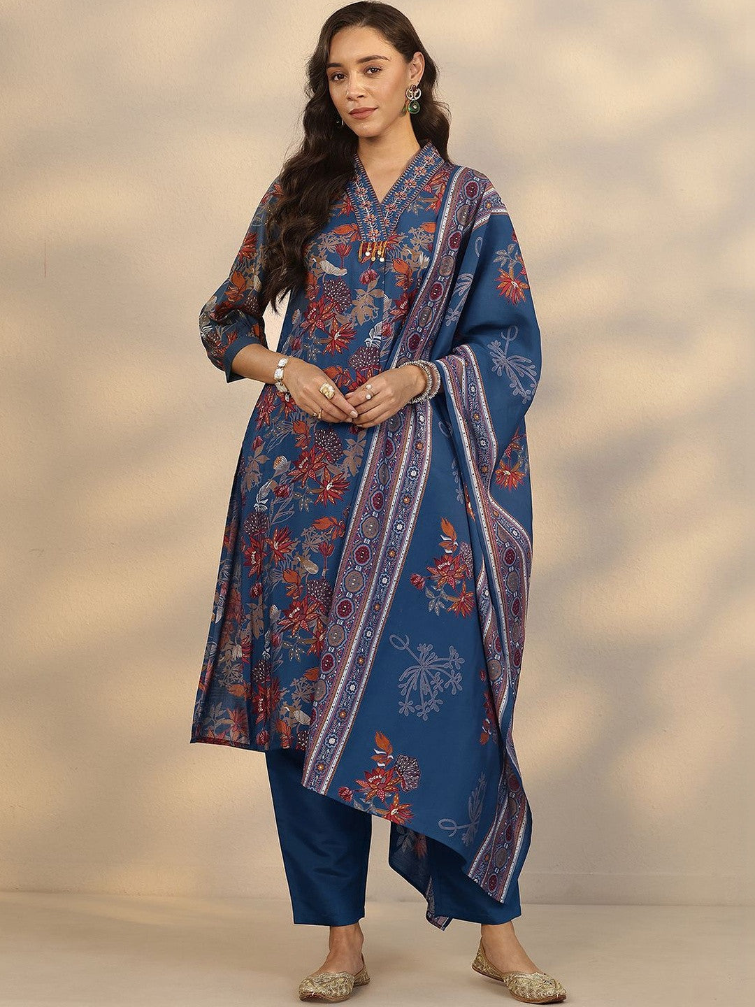 Women Floral Printed Regular Kurta with Trousers & With Dupatta