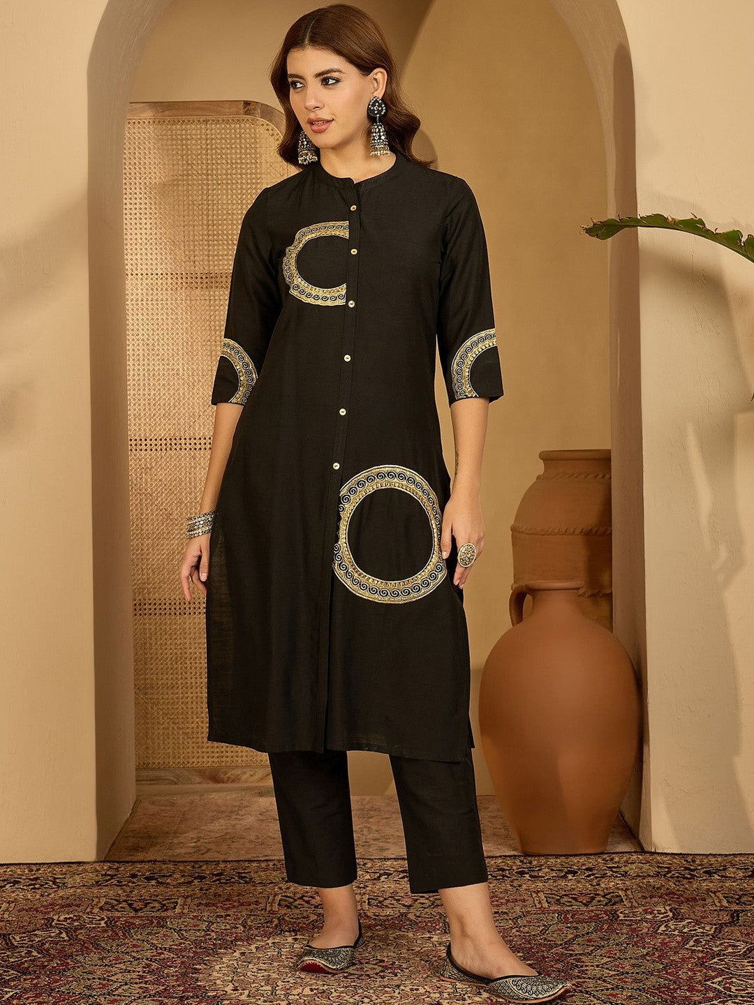 Women Black Embroidered Kurta Sets With Dupatta