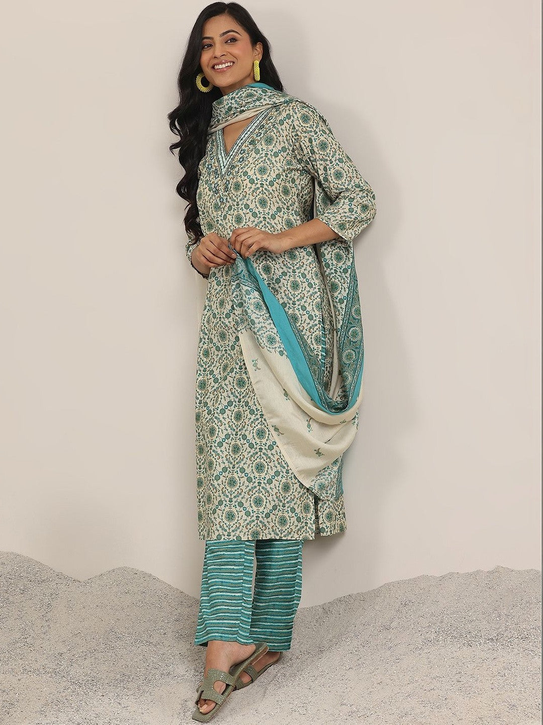 Women Ethnic Motifs Printed Regular Kurta with Trousers & With Dupatta