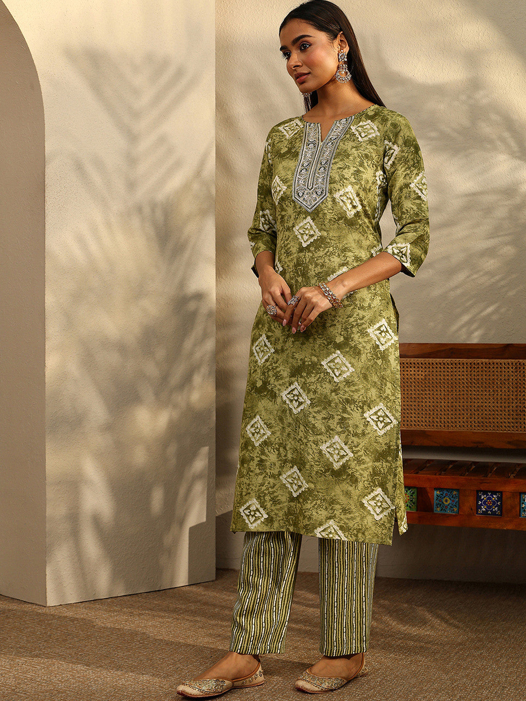 Women Printed Regular Thread Work Kurta with Trousers & With Dupatta