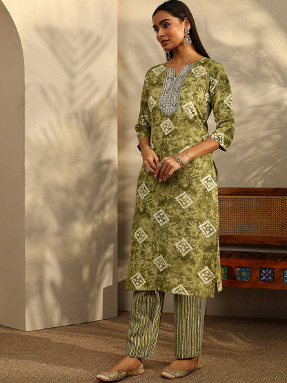 Women Printed Regular Thread Work Kurta with Trousers & With Dupatta