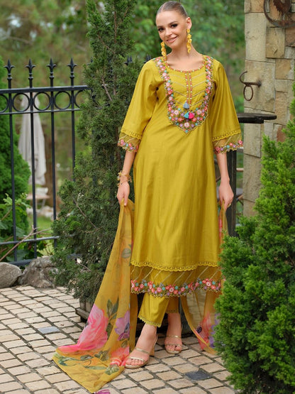 Women Floral Embroidered Regular Thread Work Liva Kurta with Trousers & With Dupatta