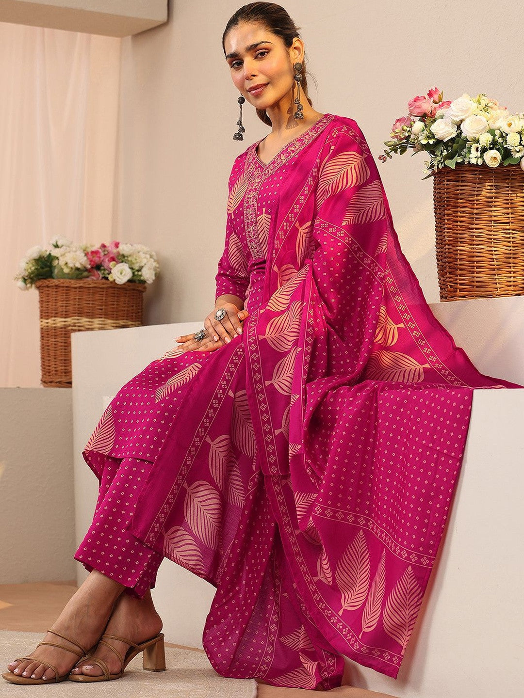Women Floral Printed Regular Kurta with Trousers & With Dupatta