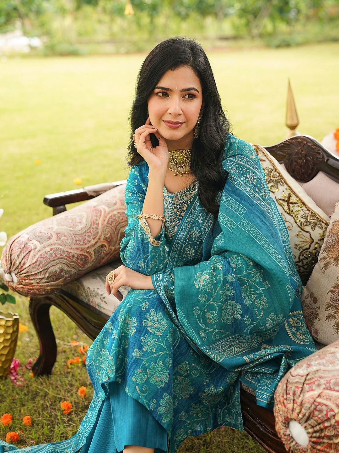 Dhiyona KL Ethnic Motifs Printed Thread Work Straight Kurta With Trousers & Dupatta