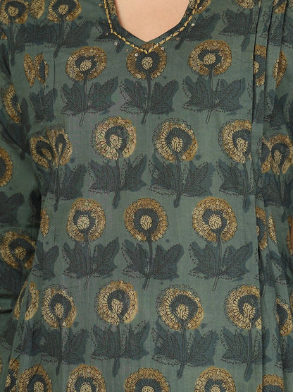 Women Floral Printed Regular Pure Cotton Kurta with Trousers