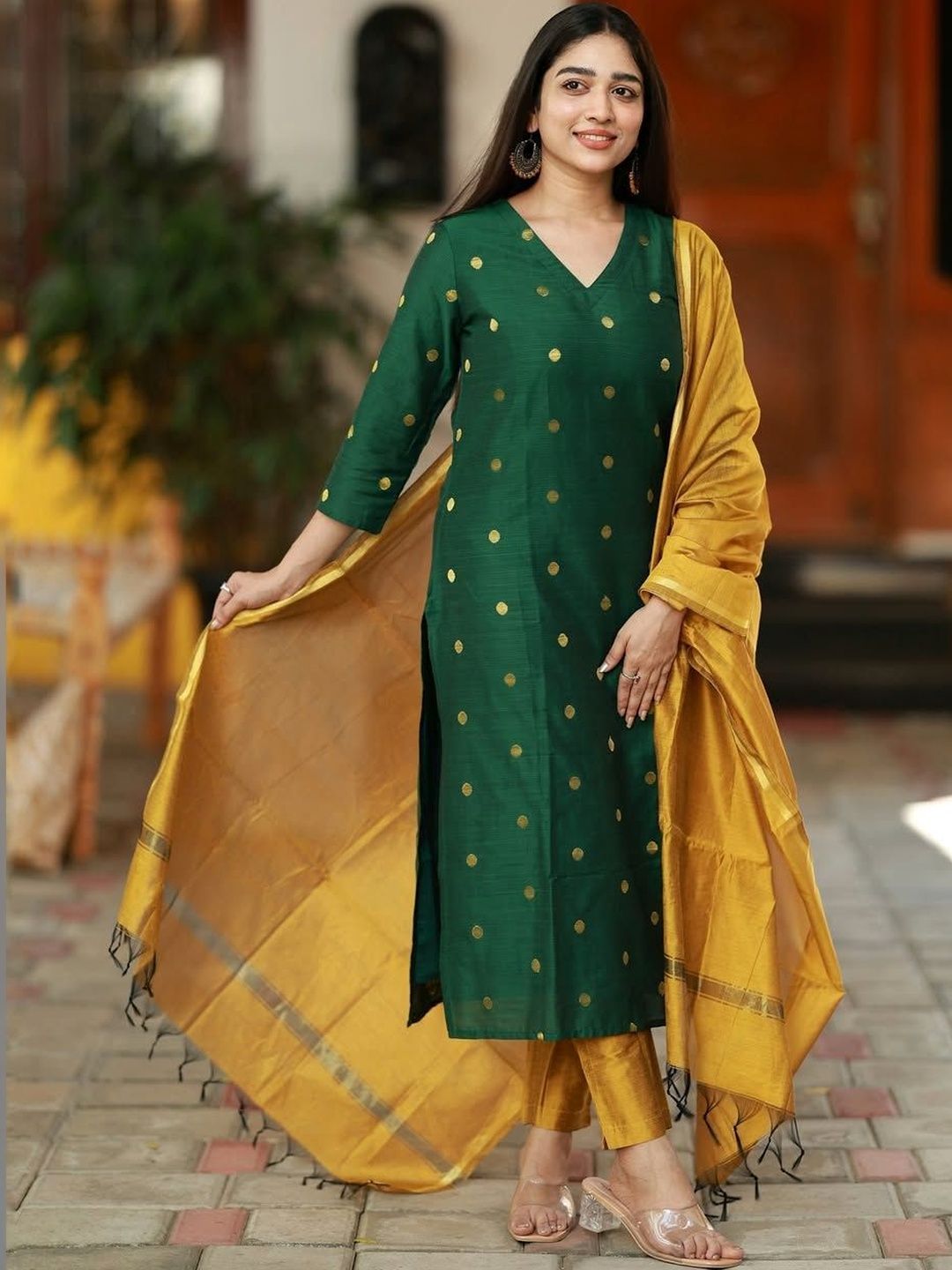 Dhiyona KL Women Ethnic Motifs Regular Kurta with Trousers & With Dupatta