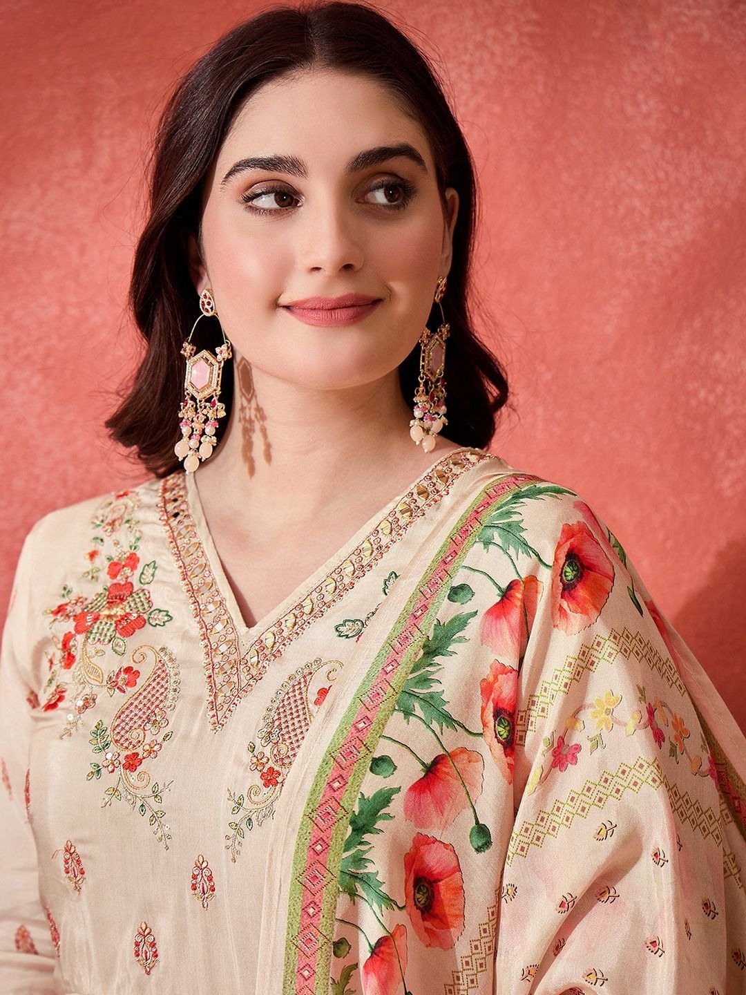 Dhiyona CH Floral Printed Tiered V-Neck Thread Work Kurta With Trousers & Dupatta
