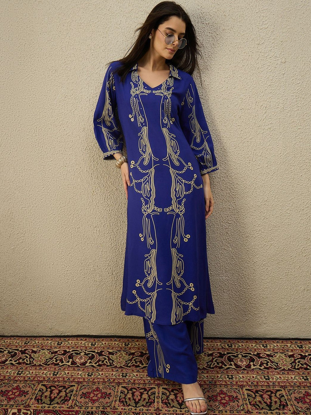 Women Ethnic Motifs Embroidered Regular Thread Work Kurta with Trousers