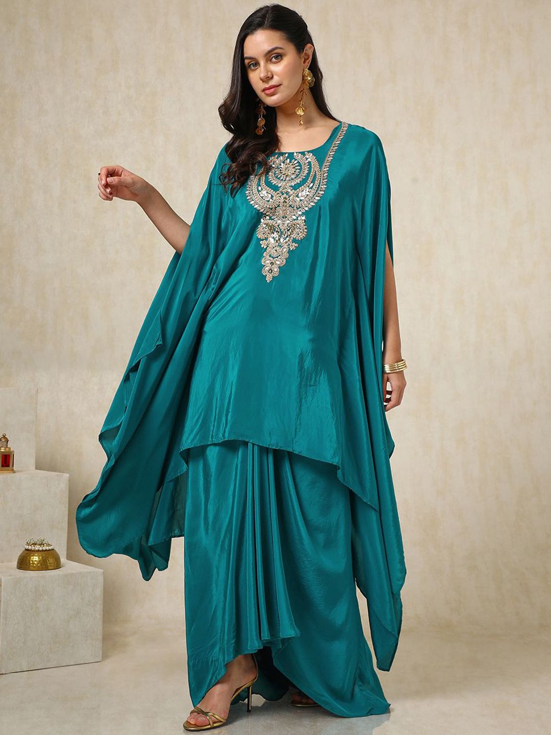Dhiyona SO Women's Paisley Embroidered Short Sleeves Regular Sequinned Kaftan Kurta With Trouser