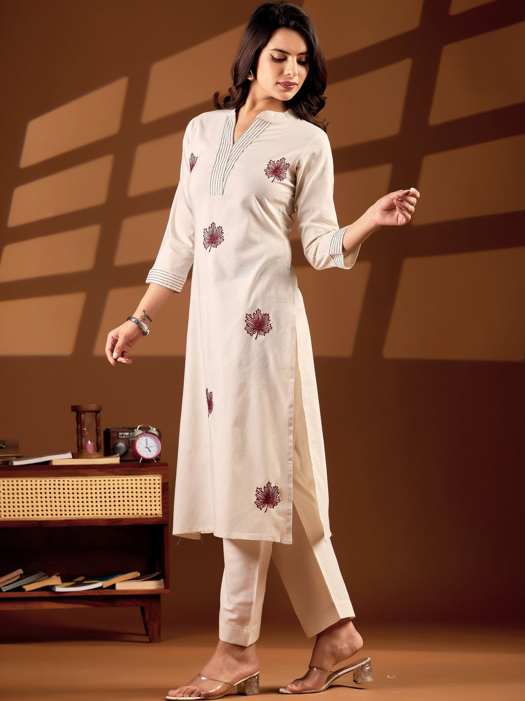 Women Ethnic Motifs Embroidered Regular Thread Work Pure Cotton Kurta with Trousers