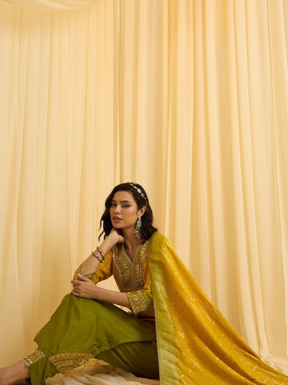 Dhiyona CH Floral Embroidered V-Neck Straight Sequinned Kurta With Trousers & Dupatta