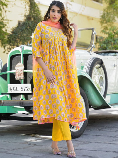 Dhiyona KL Women Yellow Silk Blend Kurta Sets