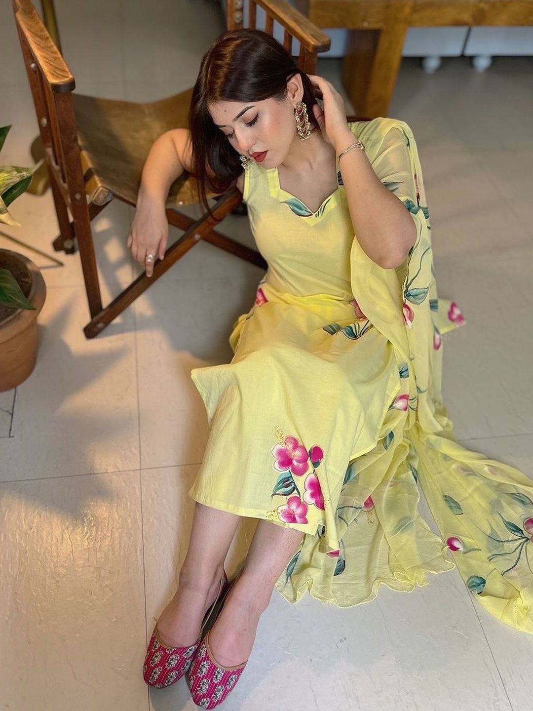 Dhiyona KL Women Floral Printed Regular Kurta with Trousers & With Dupatta