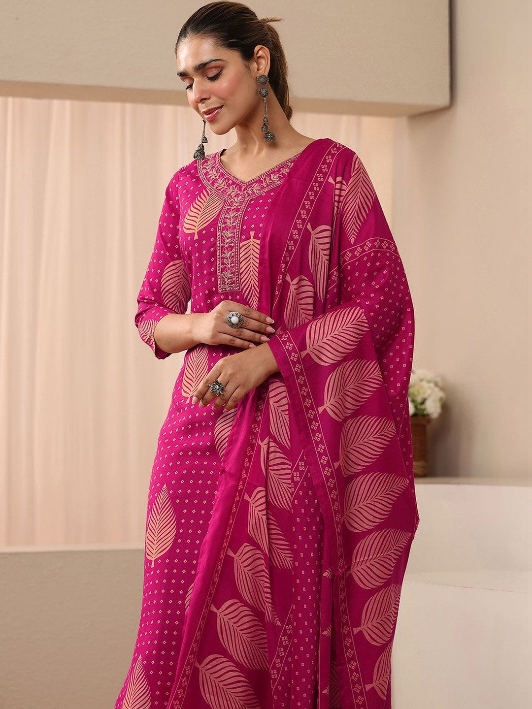 Women Floral Printed Regular Kurta with Trousers & With Dupatta