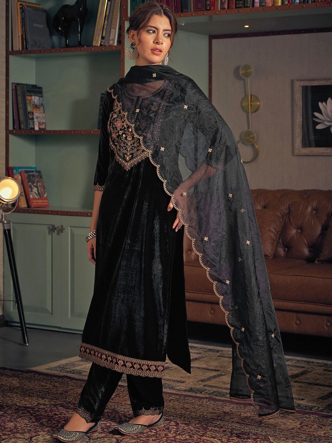 Dhiyona CH Floral Yoke Design Velvet Straight Kurta With Trousers & Dupatta