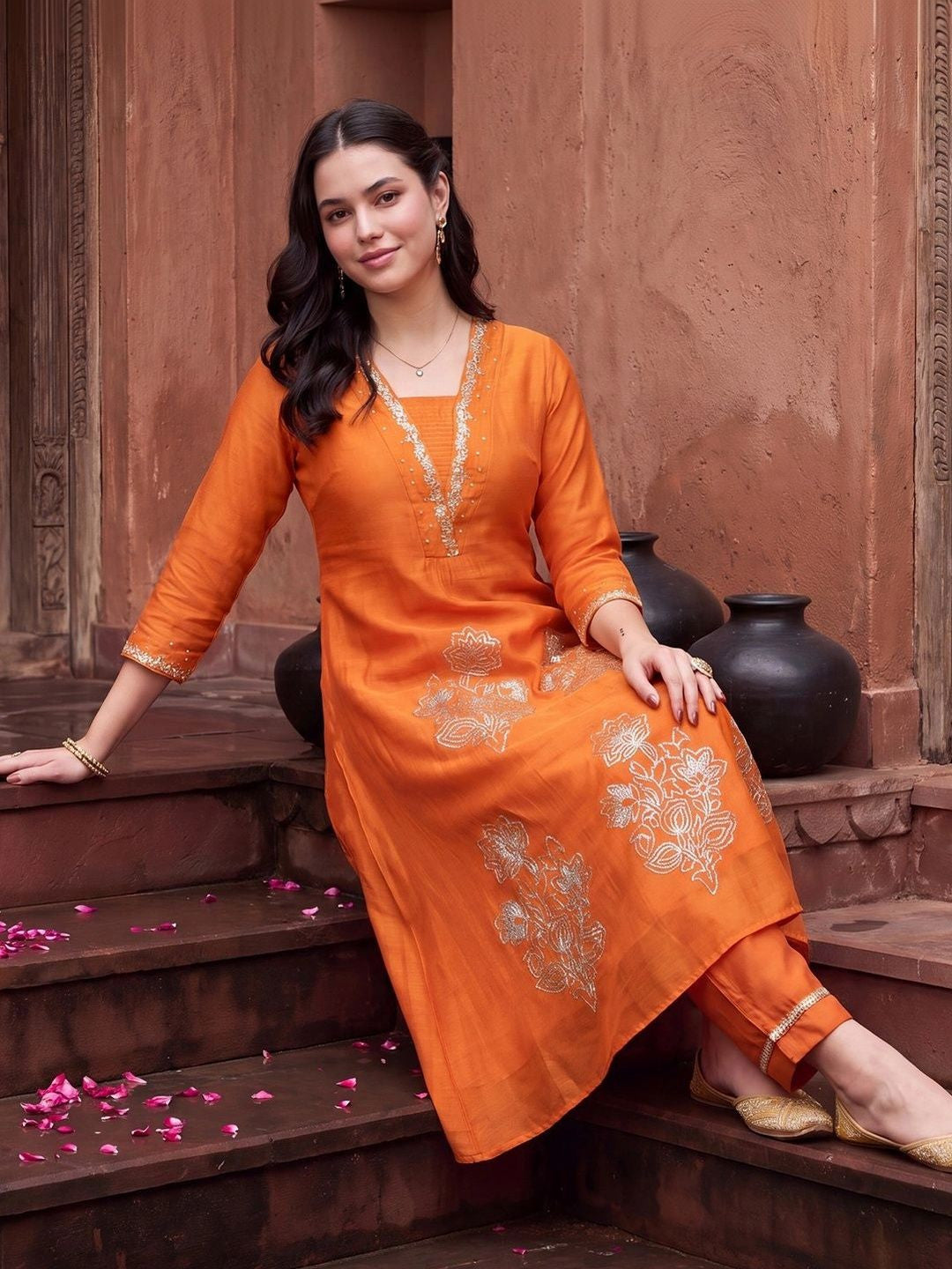 Women Ethnic Motifs Embroidered Regular Thread Work Kurta with Trousers