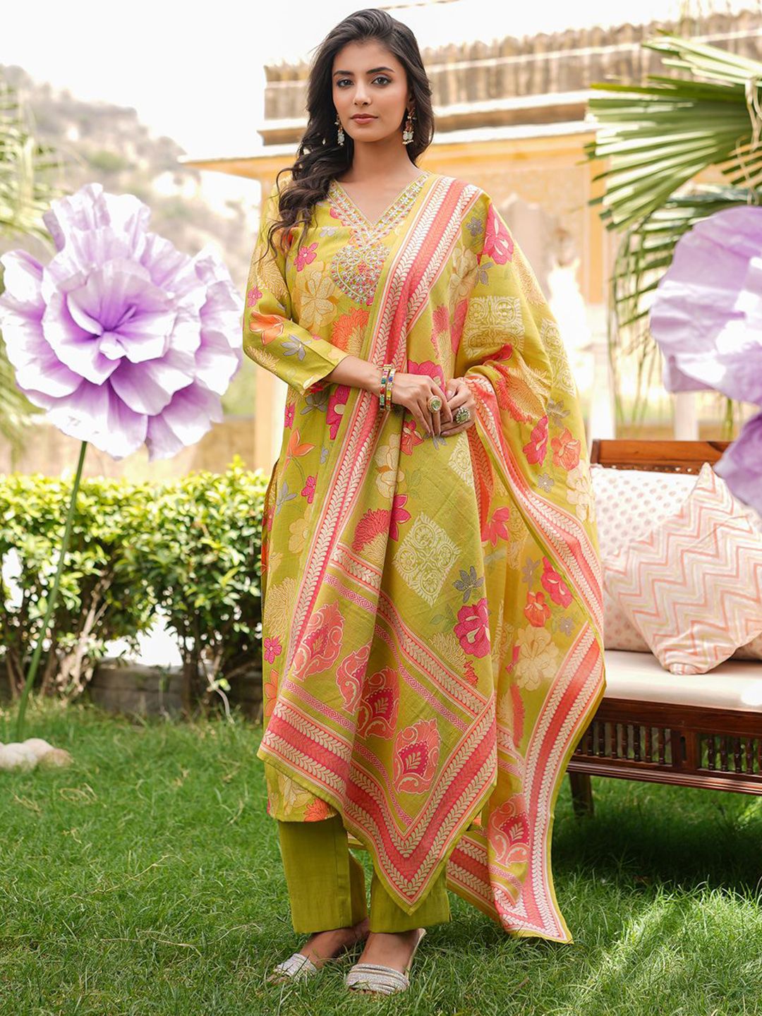 Dhiyona KL Women Floral Embroidered Regular Kurta with Trousers & Dupatta