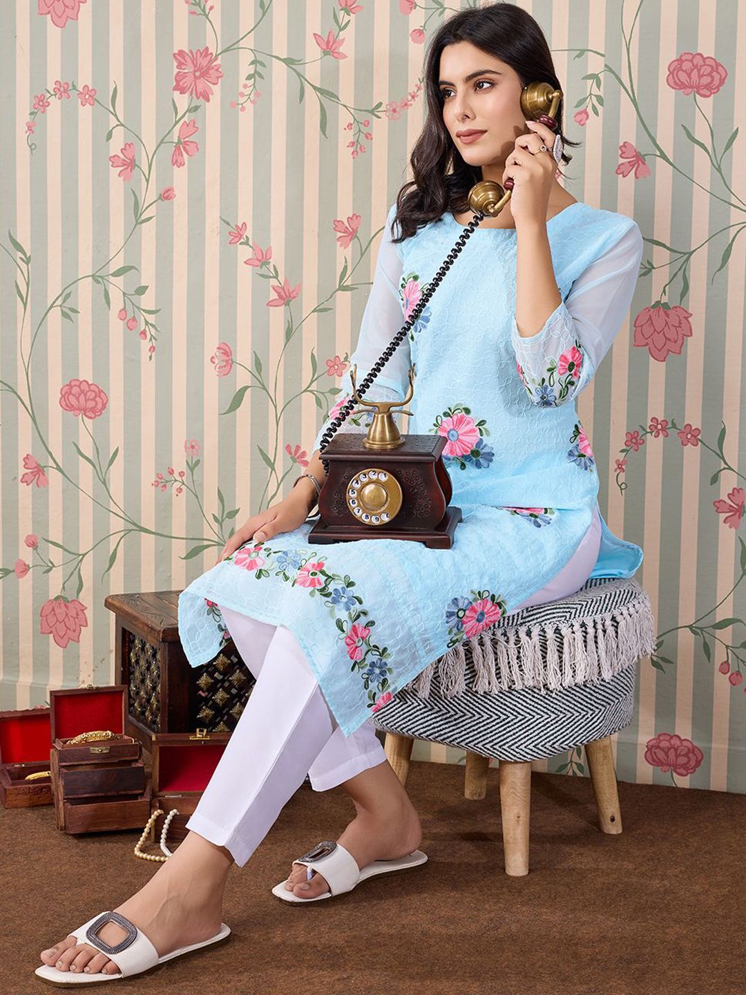 Dhiyona OD  Floral Embroidered Thread Work Floral Georgette Straight Kurta