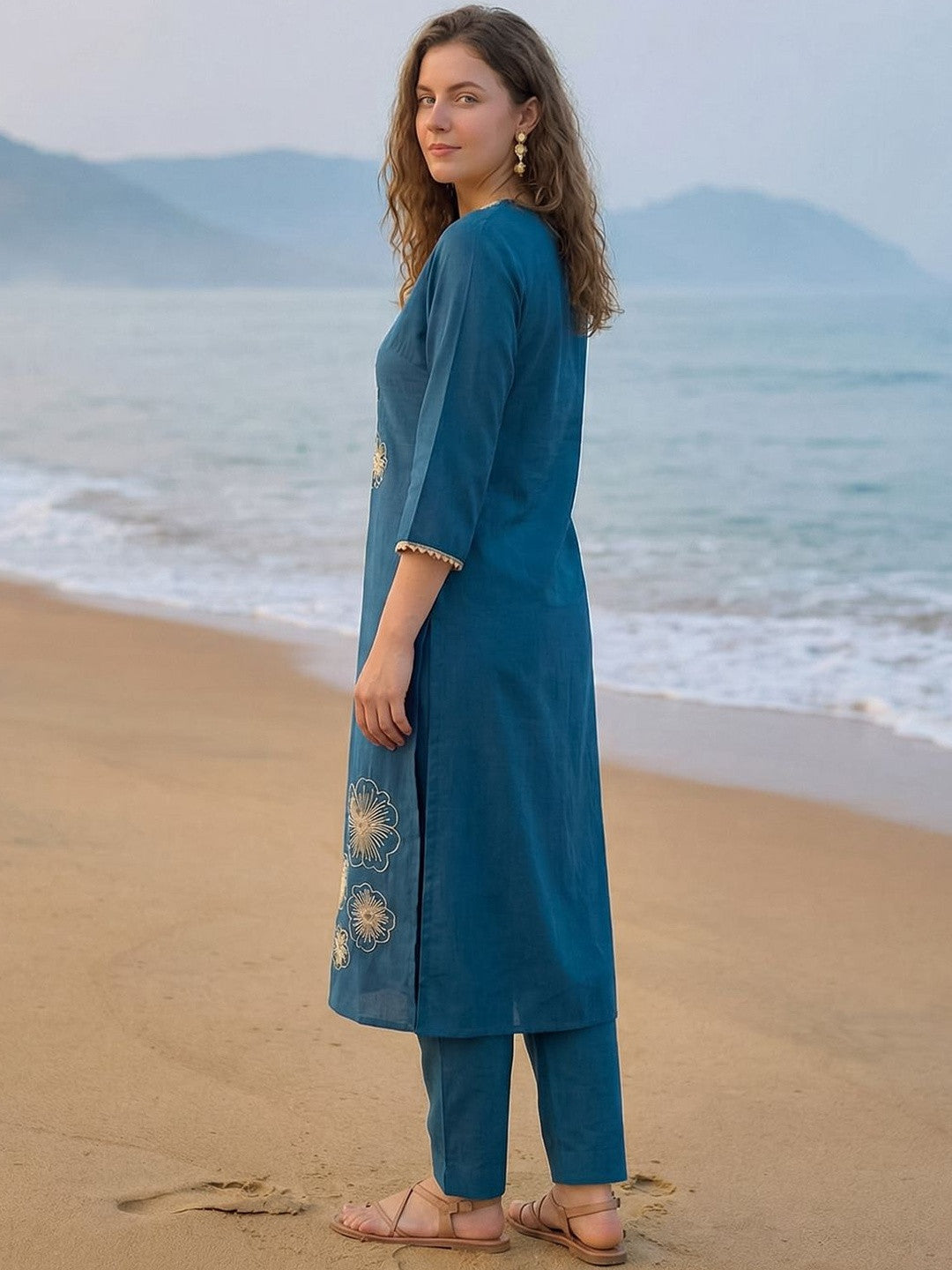 Women Floral Embroidered Regular Thread Work Kurta with Trousers