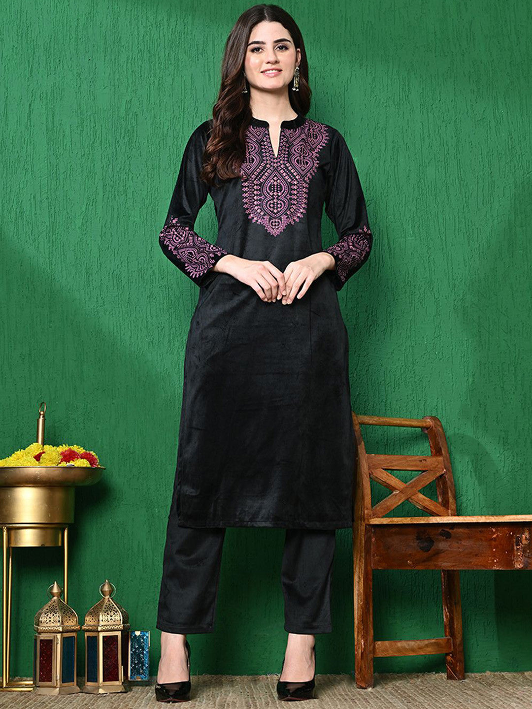 Bandhani Printed Winter Velvet Straight Kurta & Trouser