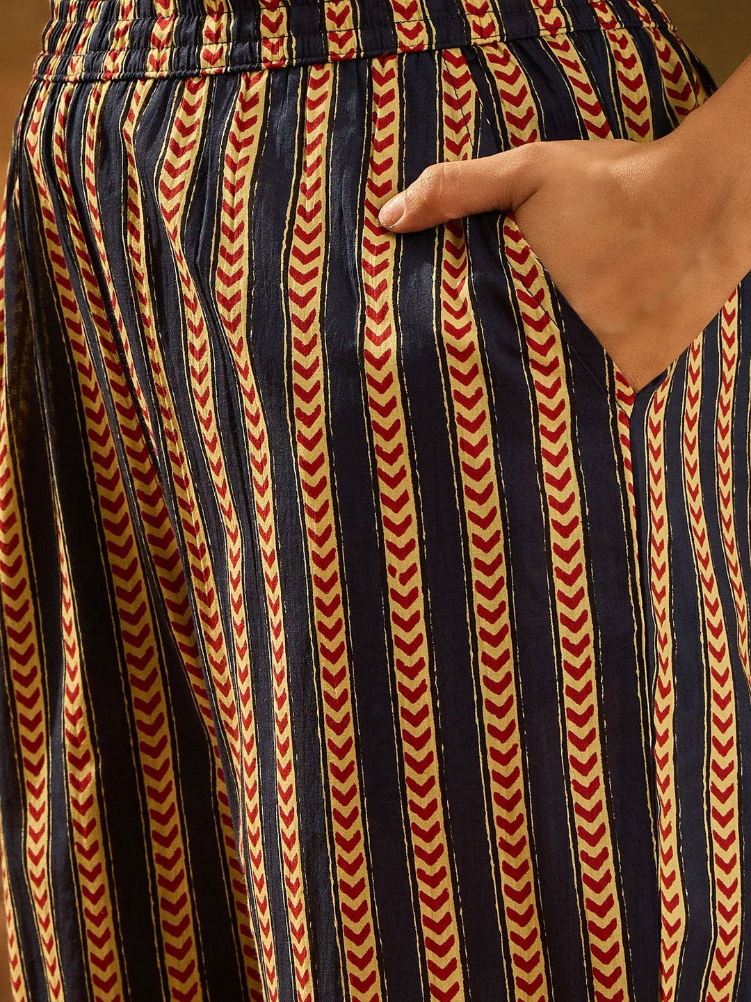 Printed Pure Cotton V-Neck Kurta & Trousers Kurta Sets