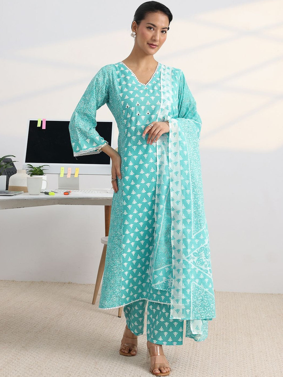 Women Ethnic Motifs Printed Regular Kurta with Trousers & With Dupatta