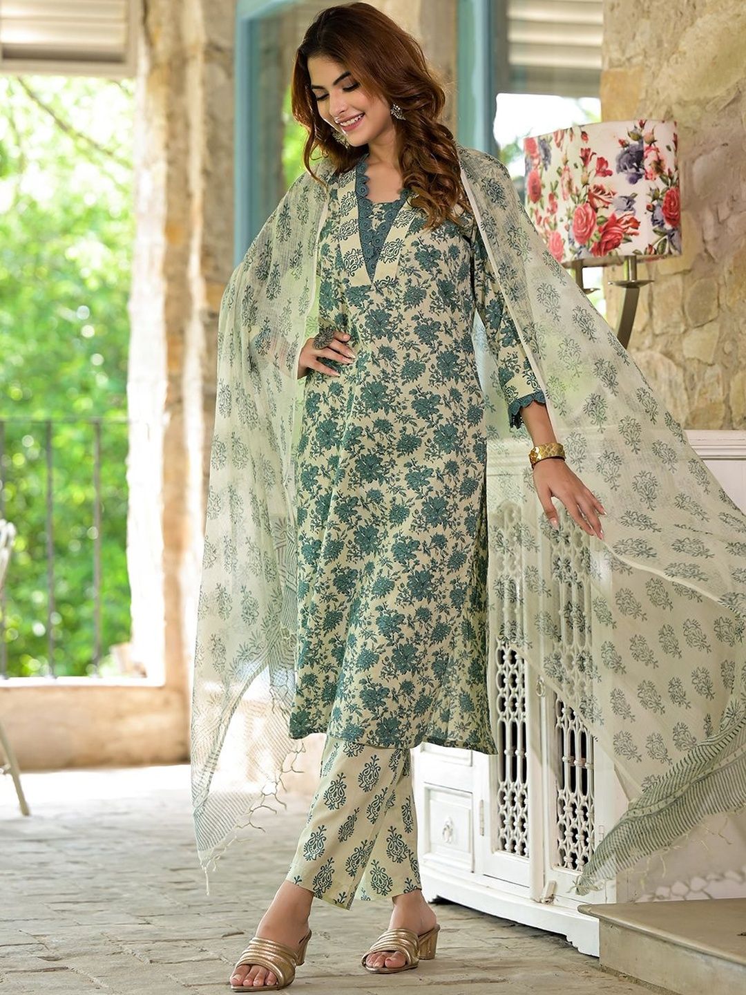Dhiyona KL Women Floral Printed Regular Pure Cotton Kurta with Trousers & With Dupatta