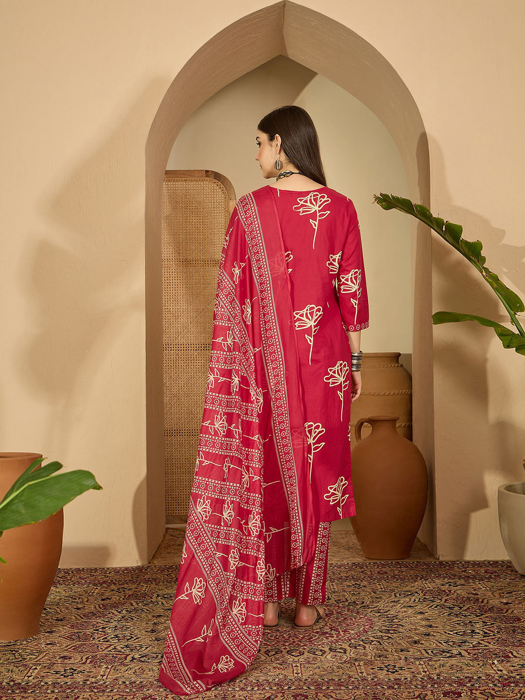 Women Floral Printed Regular Beads and Stones Kurta with Trousers & With Dupatta