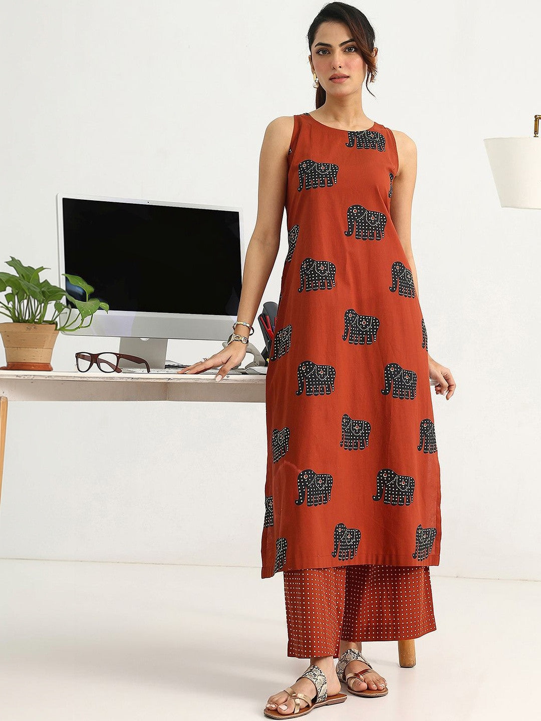 Women Ethnic Motifs Printed Regular Cotton Blend Kurta with Palazzos