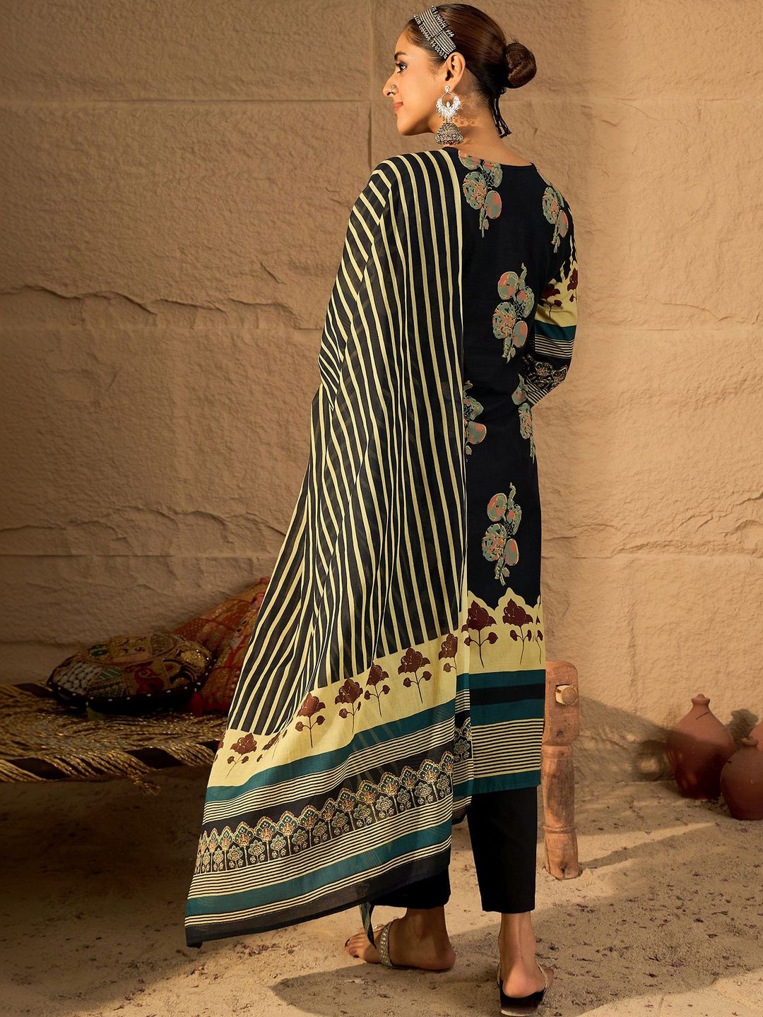 Women Floral Printed Regular Pure Cotton Kurta with Trousers & With Dupatta