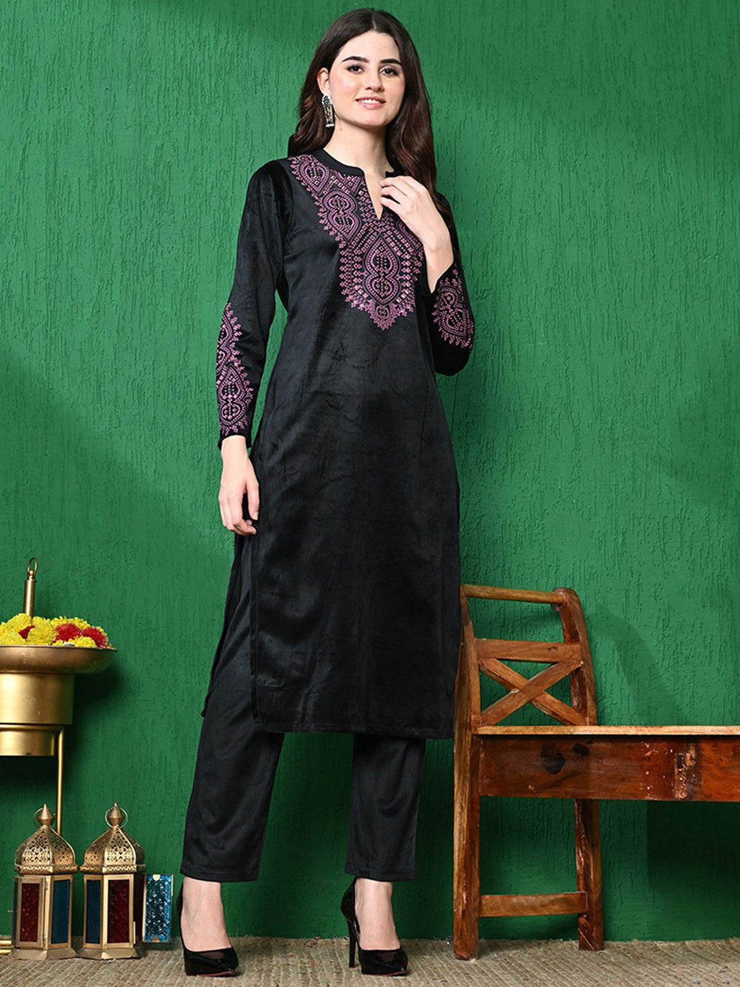 Bandhani Printed Winter Velvet Straight Kurta & Trouser
