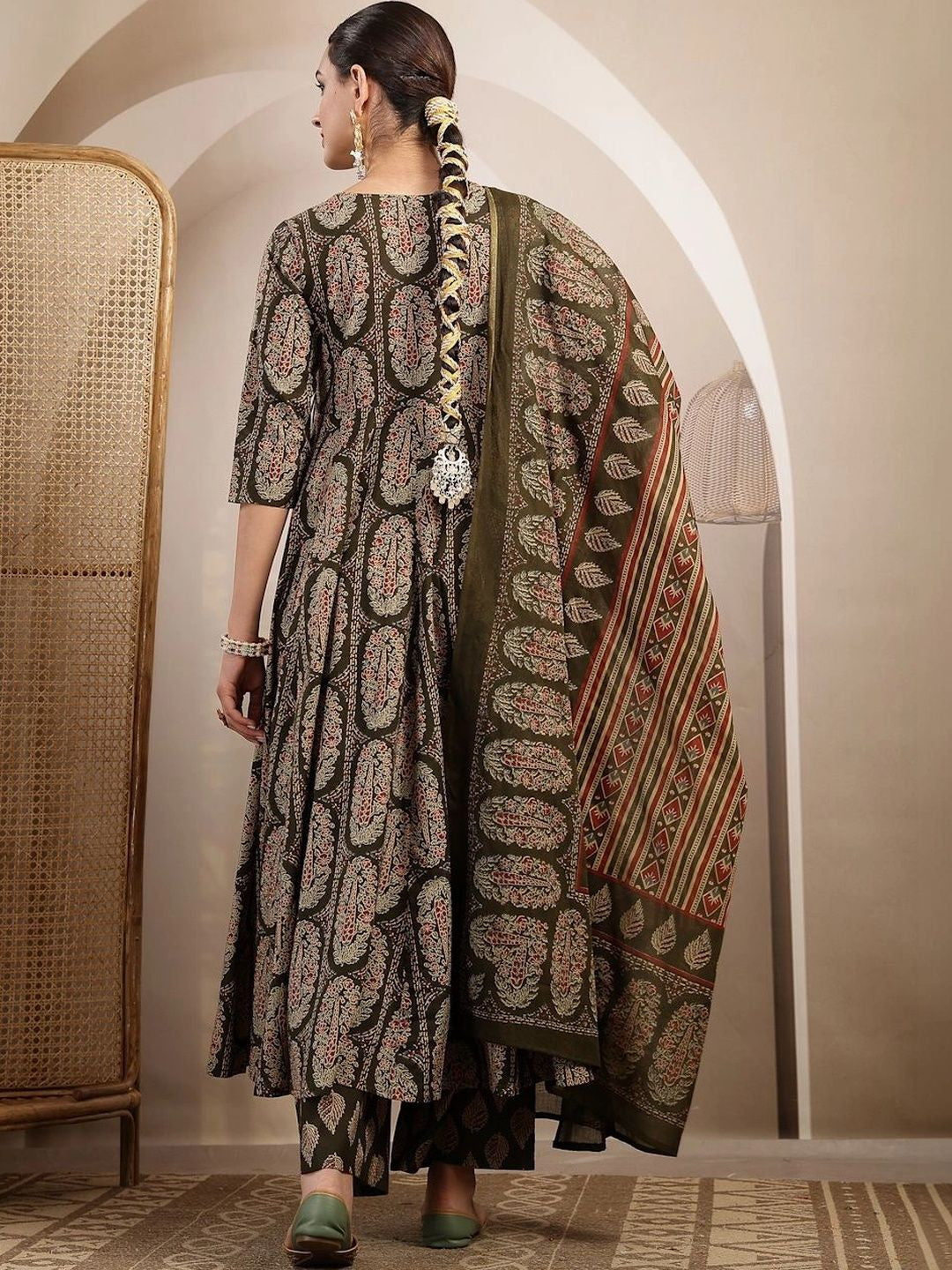 Women Ethnic Motifs Printed Regular Kurta with Trousers & With Dupatta